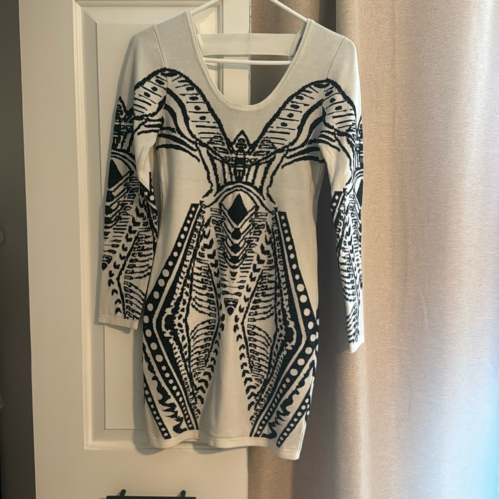 Long sleeve backless dress